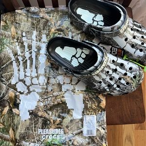 PLEASURES CROCS FOR MEN-camo w/skeleton